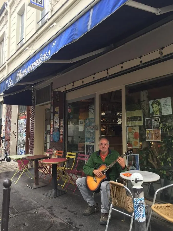 Hotel Les Chansonniers Paris