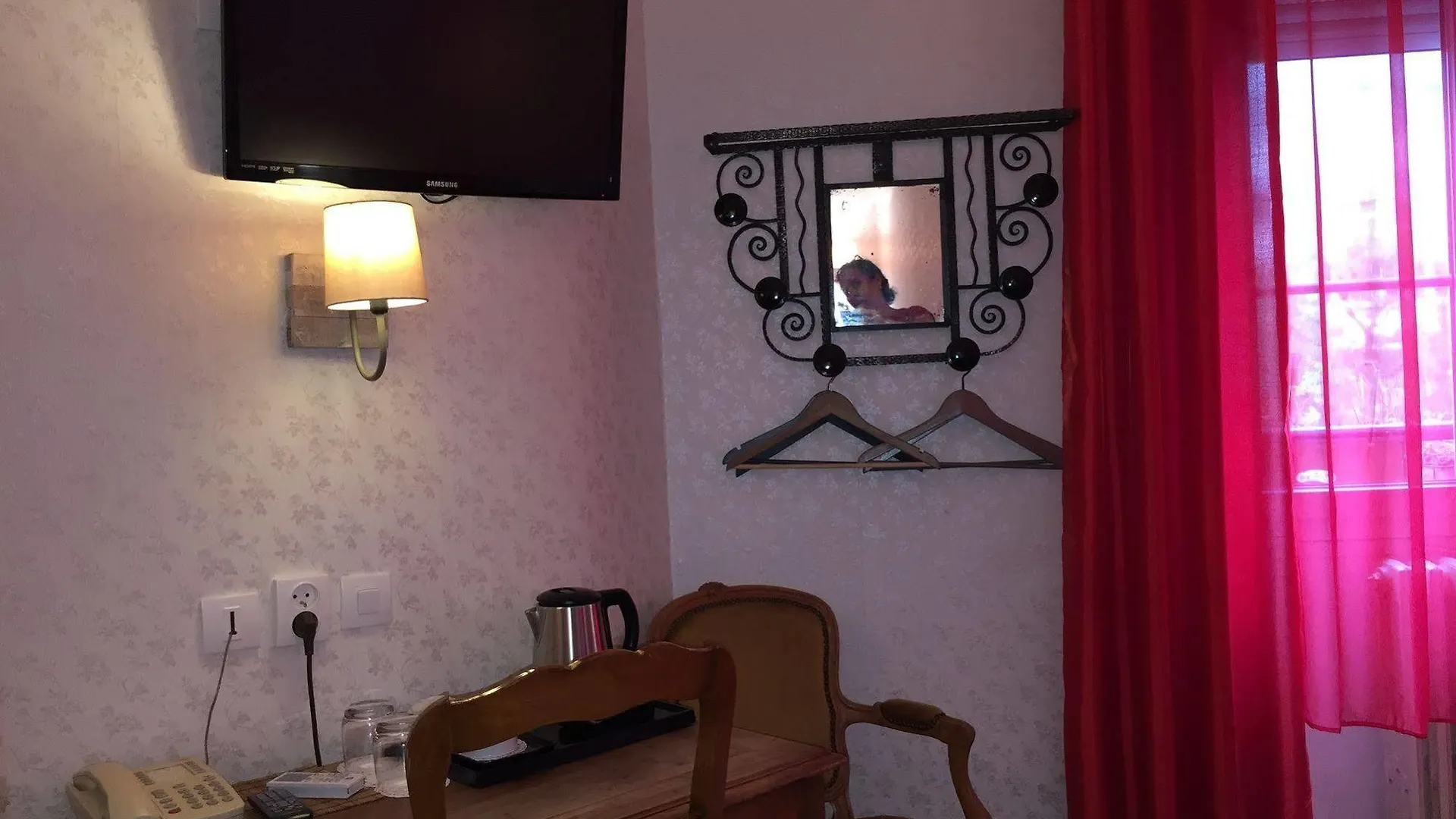 ***  Hotel Les Chansonniers Paříž Francie