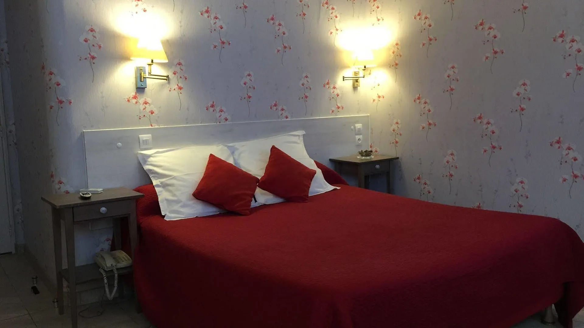 Hotel Les Chansonniers Paříž 3*,