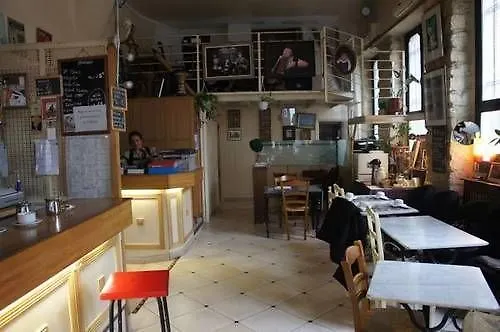 Hotel Les Chansonniers Paris 3*,